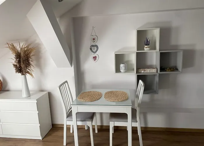 Cerny Tulipan - 6 Apartman *